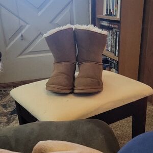 Cozy Tan Boots with Fur Lining